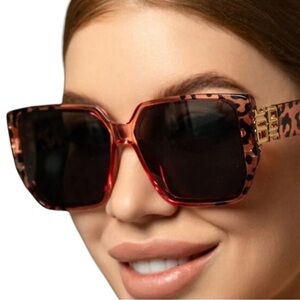 NWT Stylish Pink Leopard Print Sunglasses
